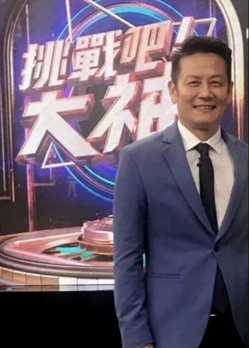 【反差少妇】高颜值美少妇瑶瑶和老外大屌男友吃饱回房间大干一场！ - 零延迟